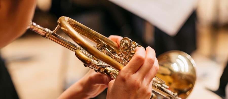 Filharmonia Świętokrzyska organizuje cykl wydarzeń muzycznych na lato. W lipcu i sierpniu, pod hasłem "Lato w Filharmonii 2025", odbędą się koncerty z muzyką Zbigniewa Wodeckiego, Piazzolli czy Jarretta. Jeśli pogoda pozwoli, muzyka rozbrzmi na dziedzińcu koncertowym filharmonii przy ulicy Żeromskiego w Kielcach.