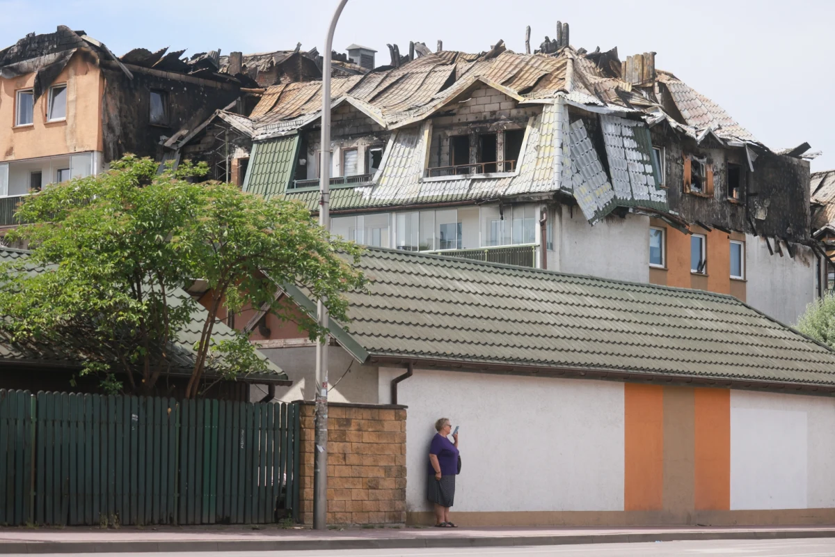 Premier zdecydował o przekazaniu specjalnych środków w związku z pożarem w podwarszawskich Ząbkach – przekazał rzecznik rządu Adam Szłapka. Jak dodał, informacje o skali pomocy będą możliwe po oszacowaniu szkód. Zapewnił, że nikt, kto został poszkodowany w tym pożarze, nie zostanie pozostawiony sam. 