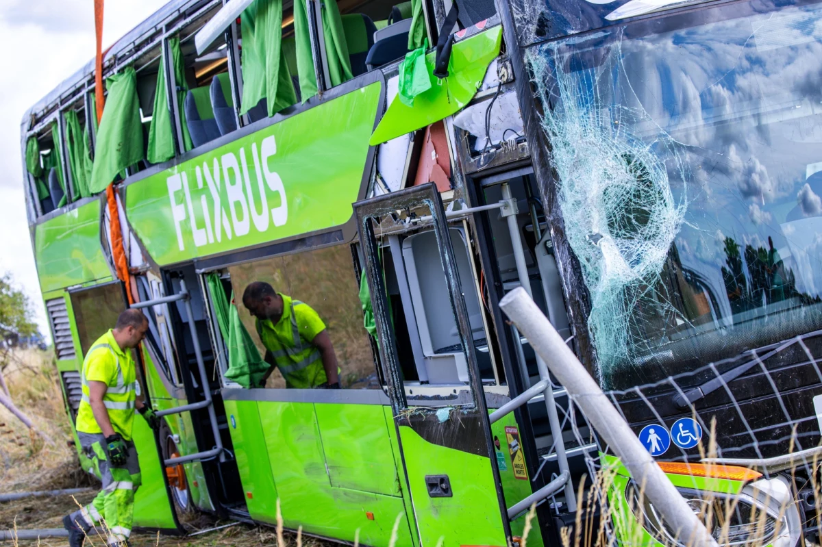 23 osoby zostały ranne w wypadku autokaru, do którego doszło w nocy na autostradzie około 100 km na północ od Berlina. Wśród pasażerów byli Polacy. Jeden z nich odniósł lekkie obrażenia i trafił do szpitala. Autobus jechał z Kopenhagi do Wiednia. 