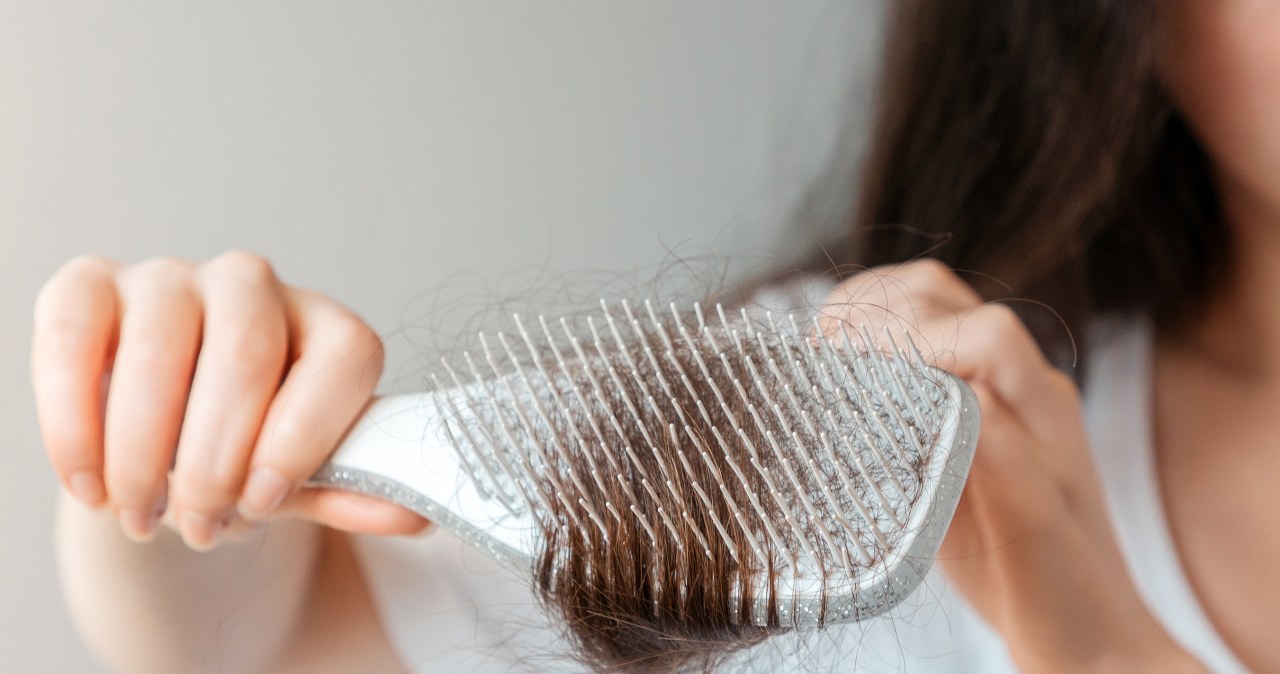 Trzy kroki do odbudowy zniszczonych włosów. Latem będą wyjątkowo mocne