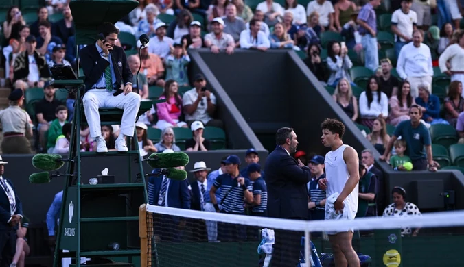 Abstrakcyjne sceny na Wimbledonie, cztery punkty i koniec. Czekali cały dzień