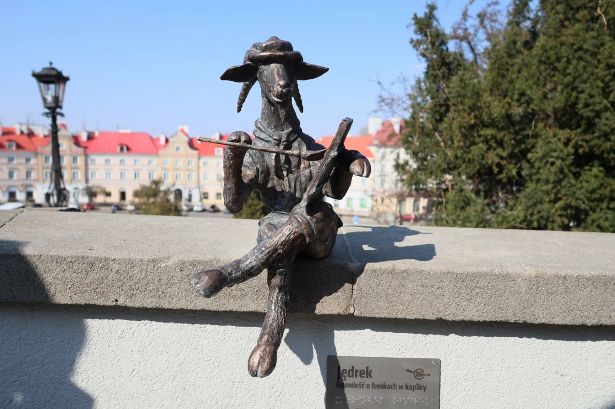 Koziołkowy Szlak Legend już w komplecie. Ostatnie 4 figurki koziołków trafiły na swoje miejsce. W piątek poinformowały o tym władze Lublina za pośrednictwem oficjalnej strony. Najnowsze figurki opowiadają historię pojawienia się cebularza, powstania nazwy miasta, dzieje zegarmistrza z Bramy Krakowskiej i ukazania się Michała Archanioła.