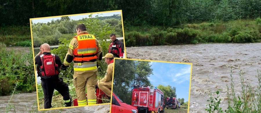 Do poważnego wypadku doszło w piątek po południu w miejscowości Łukanowice niedaleko Tarnowa (woj. małopolskie). Ciągnik rolniczy wraz z kierowcą zsunął się z brzegu i wpadł do rzeki Dunajec. W kabinie znajdował się 46-letni operator maszyny. Natychmiast rozpoczęto szeroko zakrojoną akcję ratunkową.