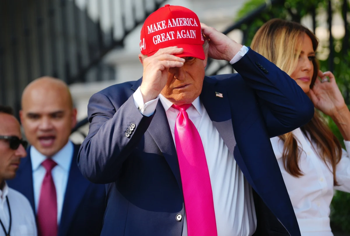 Donald Trump poinformował, że podczas rozmowy telefonicznej z rosyjskim dyktatorem Władimirem Putinem rozmawiał o sankcjach, które Ameryka może nałożyć na Rosję. Dodał jednak, że nie udało mu się osiągnąć żadnego postępu w kwestii wojny w Ukrainie i nie jest z tego powodu zadowolony.