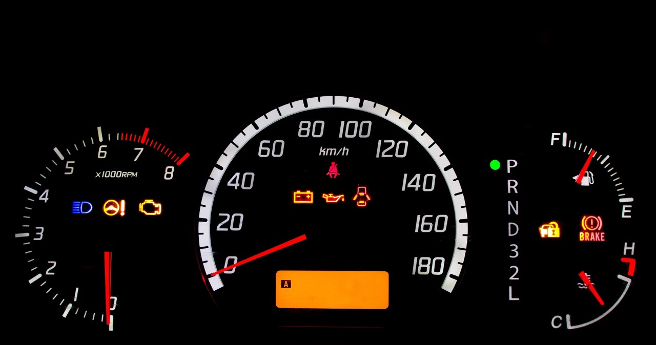 Kontrolka oleju z falą. Wcale nie musi oznaczać, iż trzeba dolać oleju