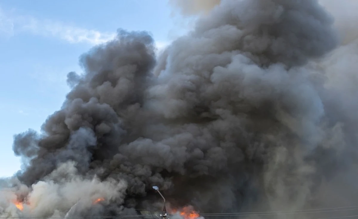 W Siemirowicach na Kaszubach w sobotnie południe wybuchł pożar kurnika. Cały obiekt został zajęty ogniem. Sytuacja jest już opanowana, nie ma osób poszkodowanych.