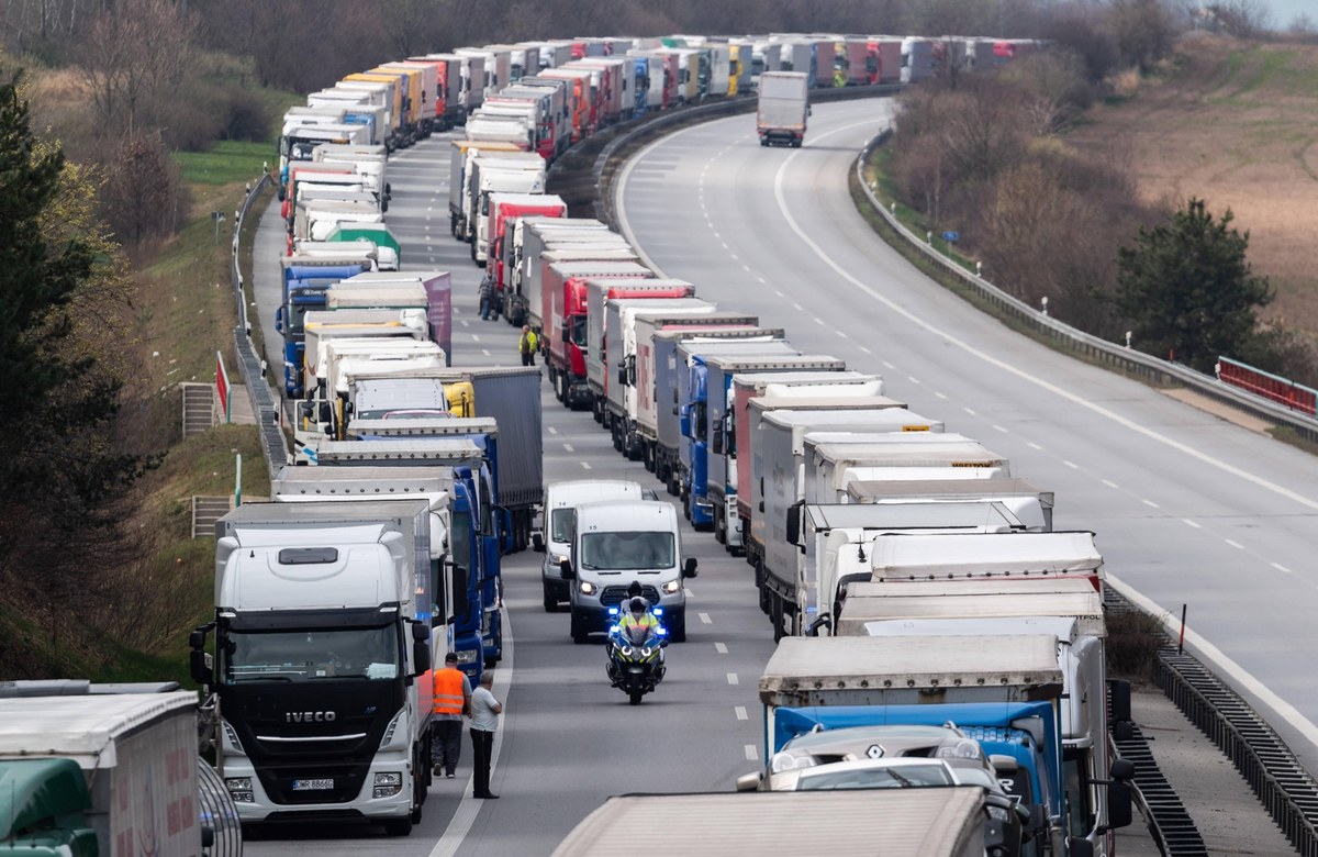 Wracają kontrole graniczne. Służby mają zalecenia dla kierowców