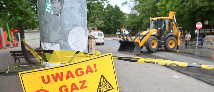 W sobotę doszło do uszkodzenia gazociągu z gazem ziemnym na terenie terminala promowego w Gdańsku. W związku z zagrożeniem wyciekiem gazu podjęto decyzję o ewakuacji około 200 osób – pracowników terminala oraz osób przebywających w lokalach gastronomicznych. Po godz. 14 strażakom udało się zatrzymać wyciek gazu. 