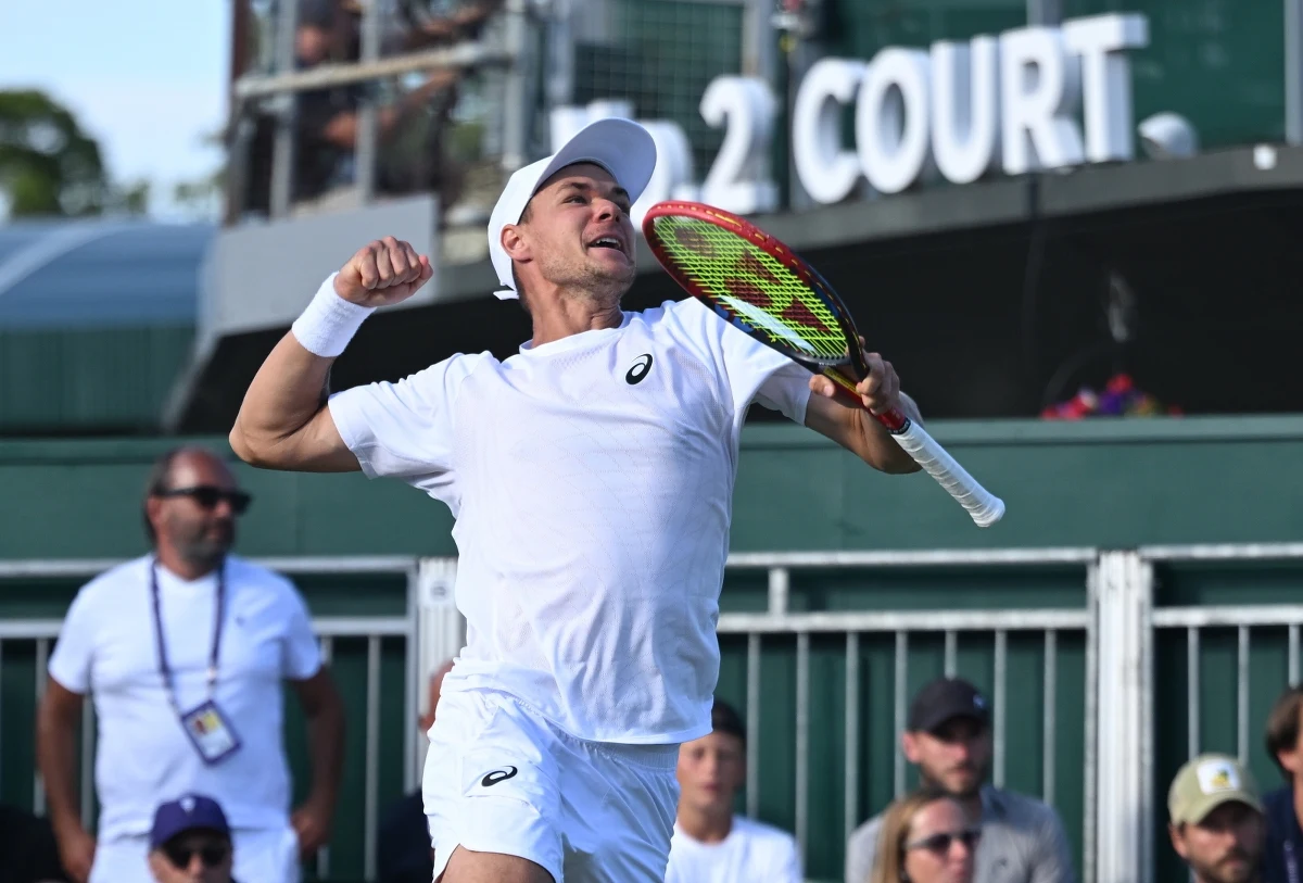 W samo południe w Londynie rozpocznie się kolejny mecz Kamila Majchrzaka na Wimbledonie. Polak dotarł już do czwartej rundy. To jego najlepszy wielkoszlemowy występ w karierze. Dziś przeciwnikiem naszego tenisisty będzie Rosjanin Karen Chaczanow. Kciuki za swojego byłego podopiecznego trzyma trener Wiesław Kozica z TUKS Kozica Piotrków Trybunalski.