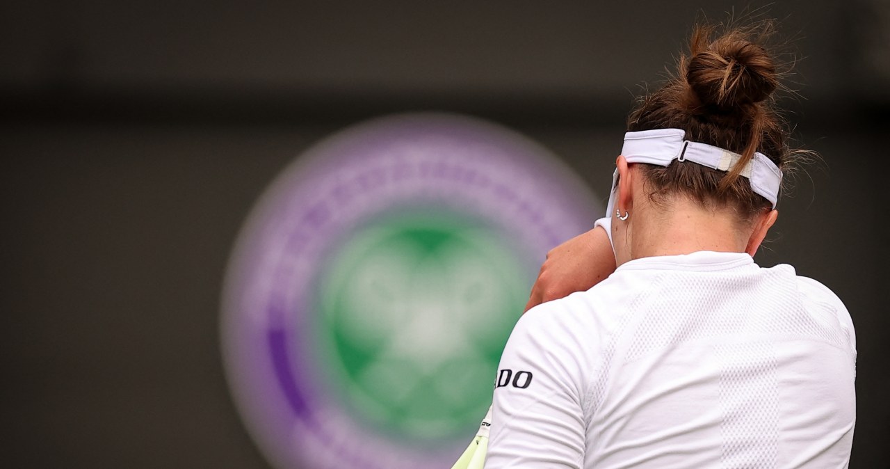 Świątek triumfuje, a obok sceny. Obrończyni tytułu odpada, euforia Amerykanki