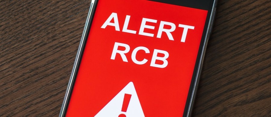 Alert RCB i zakaz wojewody! Nie wolno korzystać z rzeki Kłodnicy od granicy województwa śląskiego i opolskiego do śluzy Sławięcice (opolskie). Zakaz obowiązuje do końca lipca.