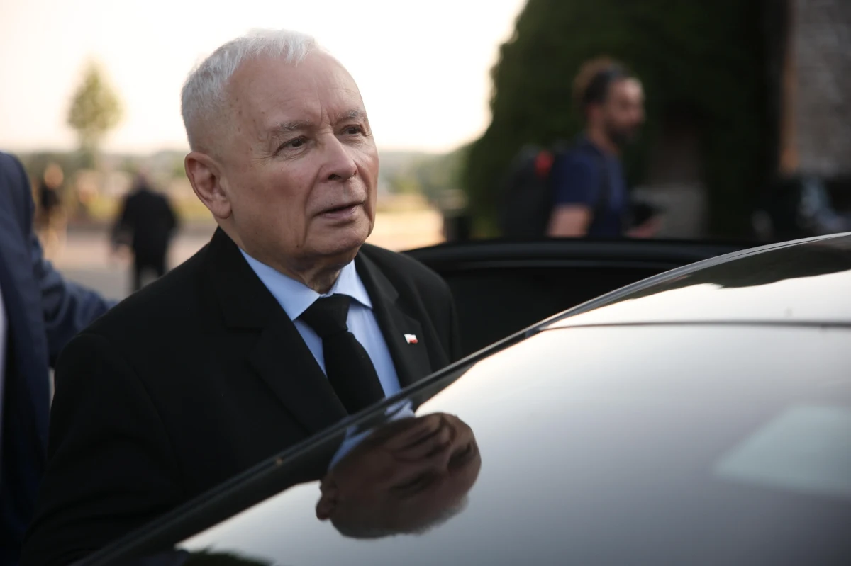 Jarosław Kaczyński zabrał głos w sprawie spotkania z marszałkiem Sejmu Szymonem Hołownią. "Była rozmowa o tym, że trzeba Polskę ratować" - powiedział prezes PiS Jarosław Kaczyński. Na pytanie, czy osiągnął swój cel, odparł: "jak przejdziemy drogę, będę zadowolony".
