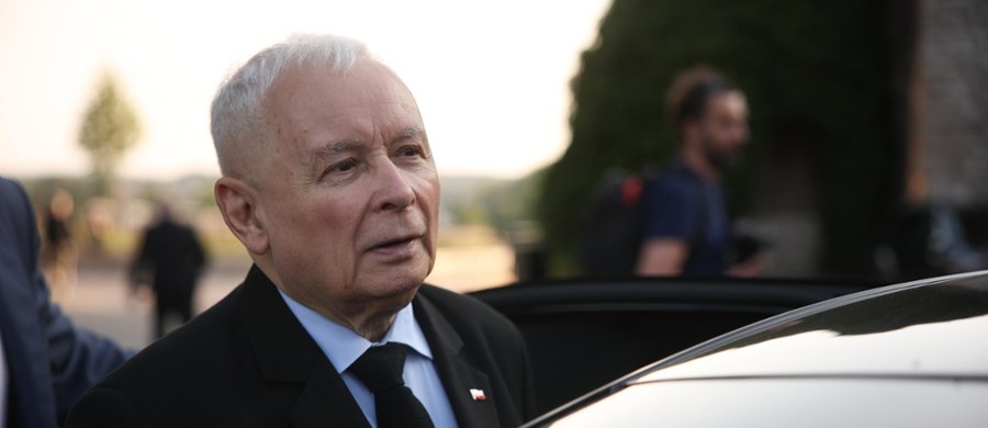 Jarosław Kaczyński zabrał głos w sprawie spotkania z marszałkiem Sejmu Szymonem Hołownią. "Była rozmowa o tym, że trzeba Polskę ratować" - powiedział prezes PiS Jarosław Kaczyński. Na pytanie, czy osiągnął swój cel, odparł: "jak przejdziemy drogę, będę zadowolony".