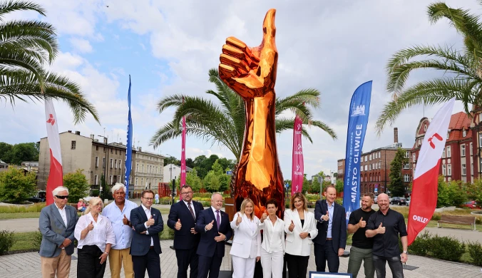 Złoty kciuk w polskim mieście. Rzeźba kosztowała 300 tys. złotych