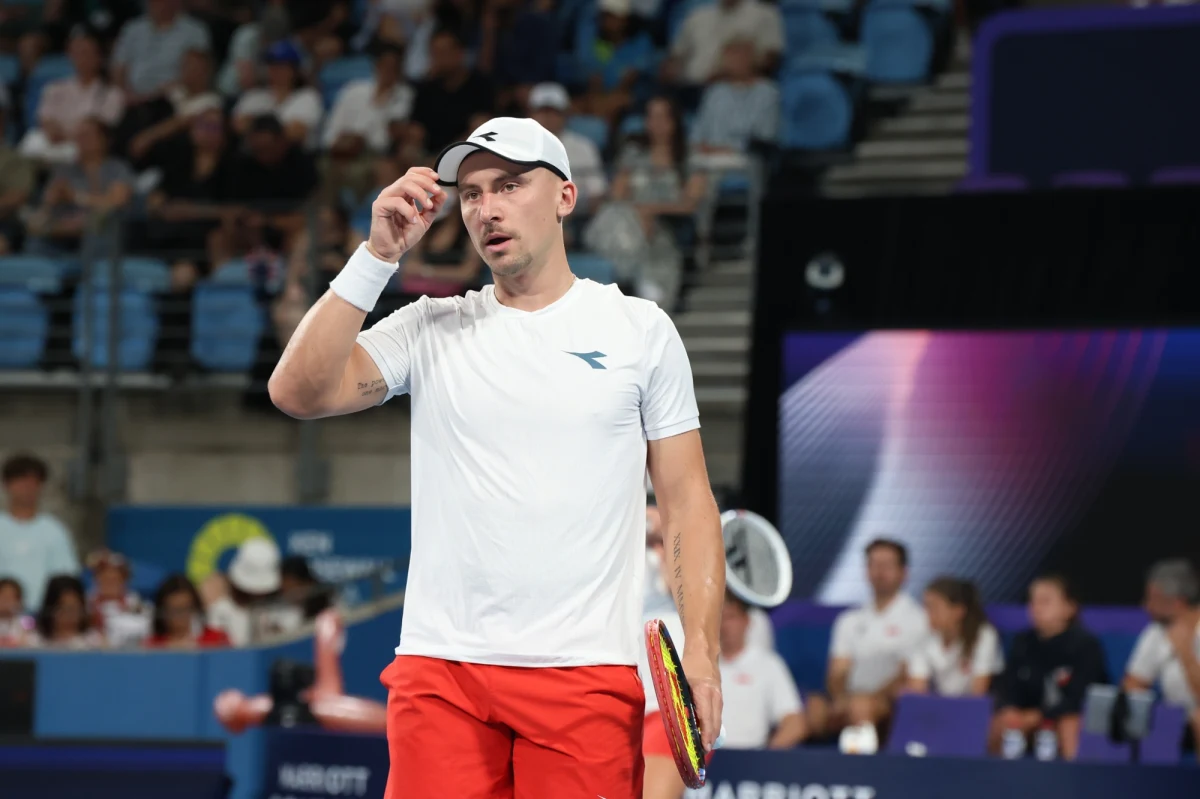 ​Polsko-czeski duet tenisowy na poziomie 1/8 finału zakończył zmagania z turniejem debla na londyńskich kortach Wimbledonu. Jan Zieliński i Adam Pavlasek przegrali z rozstawioną z numerem 9. parą monakijsko-francuską Hugo Nys i Edouarda Roger-Vasselina 6:3, 6:7 (1:7), 4:6. 