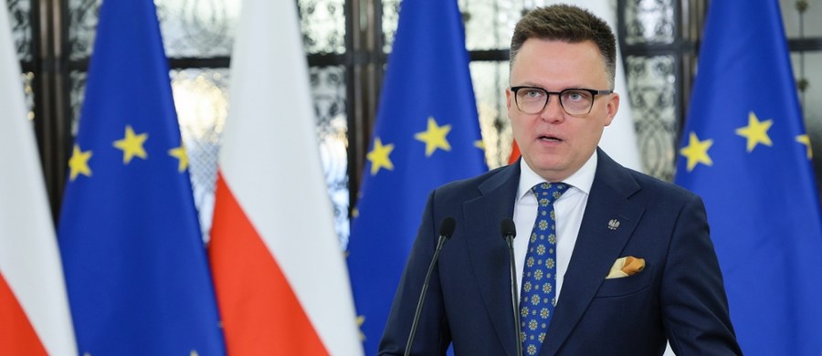"Mówię to jasno, prosto, twardo: interesuje mnie pokój, a nie wojna. Zamierzam konsekwentnie iść tą drogą z tymi, którzy tego samego sobie i nam wszystkim życzą" - napisał Szymon Hołownia. W ten sposób marszałek Sejmu skomentował swoją wizytę u Adama Bielana. Dodał, że chce zdynamizowania działań koalicji rządzącej, i zapewnił, że nie planuje koalicji z PiS.