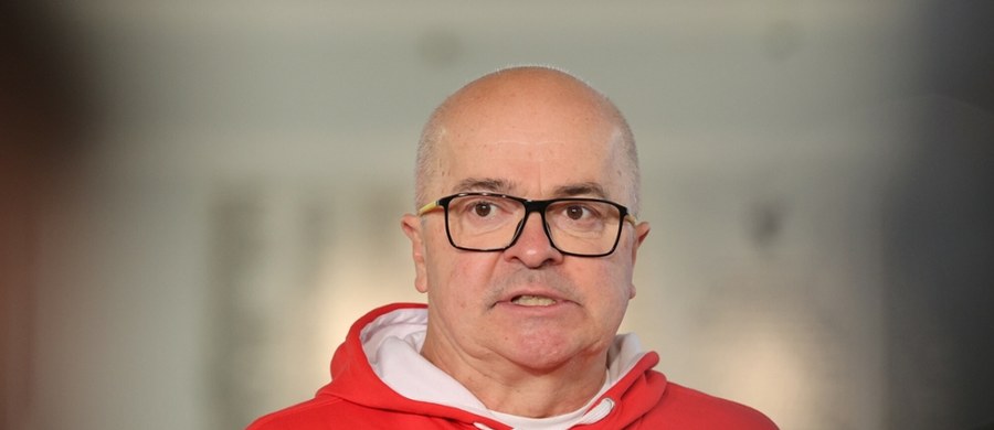 Poseł Tomasz Zimoch został zawieszony w prawach członka klubu parlamentarnego Polski 2050 na okres jednego miesiąca. Decyzję w tej sprawie przekazano mu w wiadomości SMS. Sam Zimoch opublikował jej treść na platformie X, dodając komentarz, że pozostaje wierny swoim poglądom.