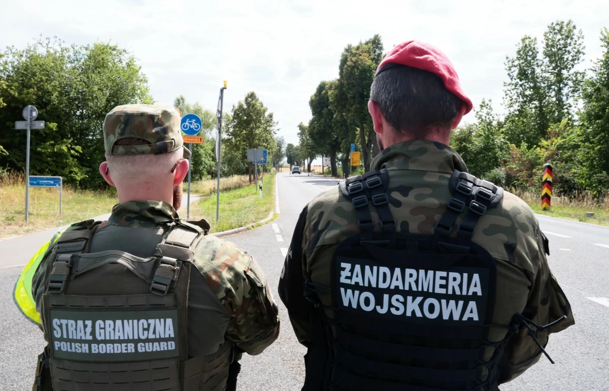 "Ludzie są wściekli z powodu korków. Od poniedziałku wściekłość ulegnie dalszej eskalacji" - przewiduje dziennikarka niemieckiej gazety "Tageszeitung" Simone Schmollack. W poniedziałek wprowadzono tymczasowe kontrole na granicach z Niemcami i Litwą, których celem jest ograniczenie nielegalnej migracji. Komentatorzy zza zachodniej granicy ostrzegają przed negatywnym wpływem decyzji na gospodarkę i oskarżają niemieckie władze o przerzucanie problemu migracji na granice zewnętrzne UE. 