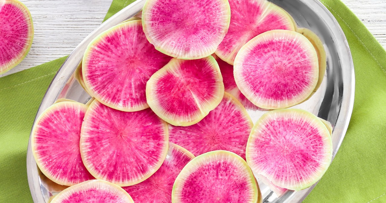 Wiosną warto ją chrupać do śniadania, czy kolacji. Włosy na tym skorzystają