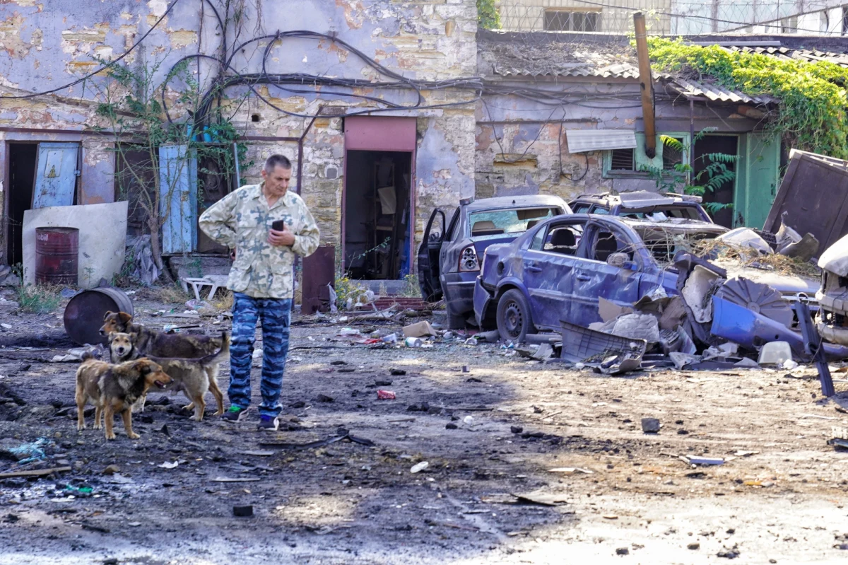 W poniedziałek od rana Rosja atakuje dronami ukraińskie miasta. Co najmniej trzy osoby zginęły - w Odessie i obwodzie sumskim, a 37 osób zostało rannych: w Charkowie i Zaporożu.
