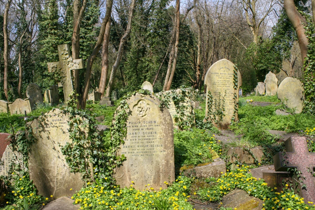 Szokujący wypadek na cmentarzu w Wielkiej Brytanii. Nie żyje czteroletni chłopiec, na którego w Rawtenstall spadł nagrobek.