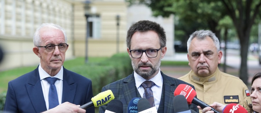 „W najbliższych dniach pogodę w Polsce będzie kształtował układ niskiego ciśnienia. Z analizy jego trajektorii wynika, że jego trajektoria nie jest taka sama, jak we wrześniu ubiegłego roku. Skoncentruje się na wschodniej części naszego kraju” - powiedział w poniedziałek dr Grzegorz Duniec z Centrum Meteorologicznej Osłony Kraju. W związku z prognozami pogodowymi, alert Rządowego Centrum Bezpieczeństwa obowiązuje w całym województwie lubelskim, w Małopolsce i na Podkarpaciu. Jak będzie we wtorek?