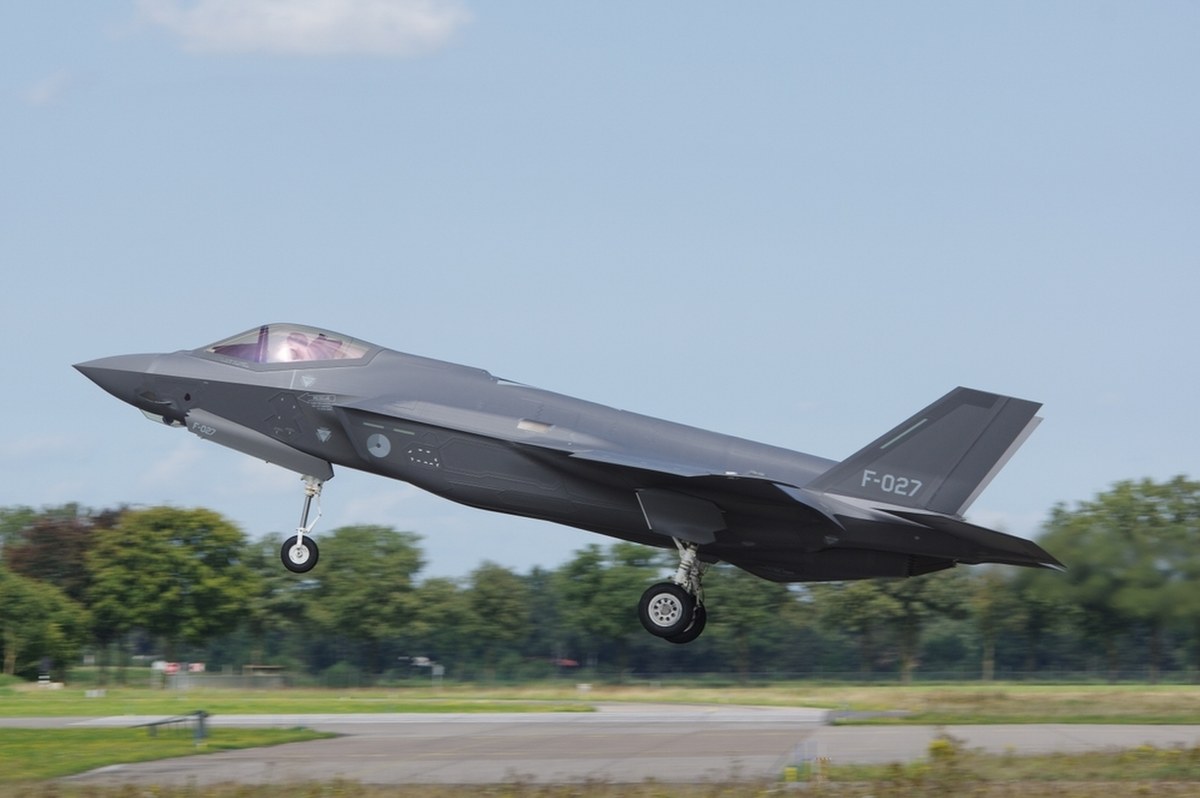 NATO odpowiada Rosji. F-35 w ochronie transportów na Ukrainę