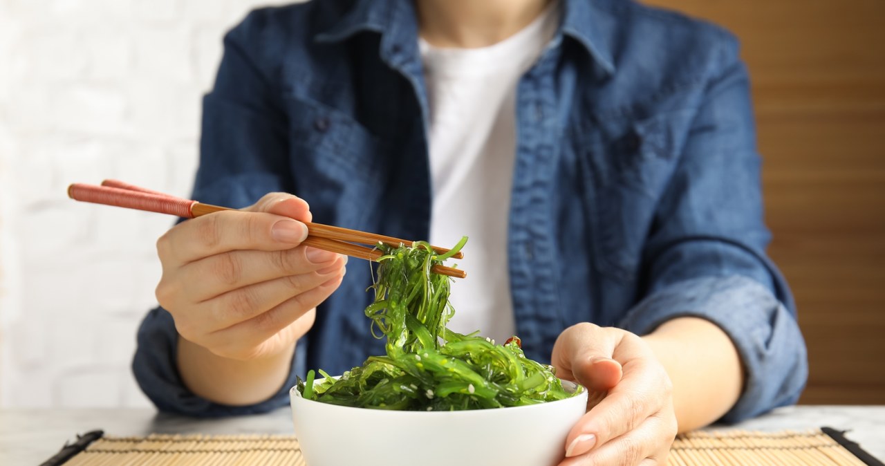To nie sałata, to superfood z oceanu. Dlaczego warto jeść wakame?