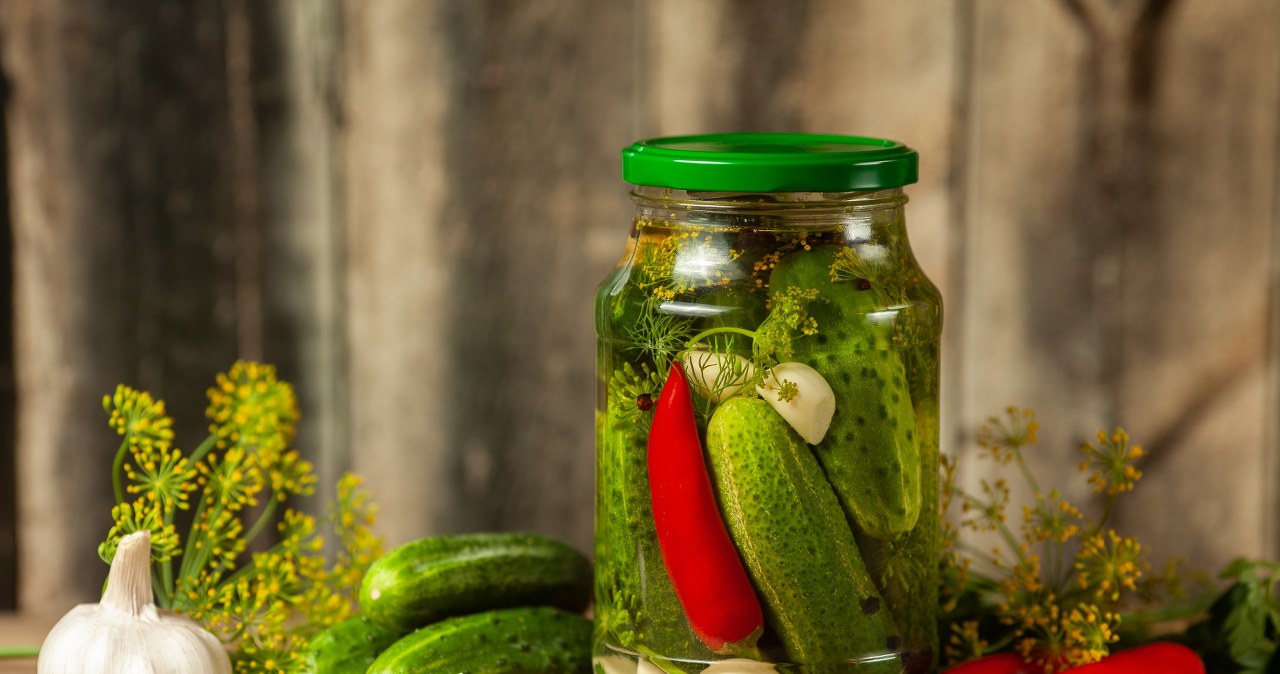 Jak przygotować idealne, chrupiące i aromatyczne ogórki po kaszubsku?