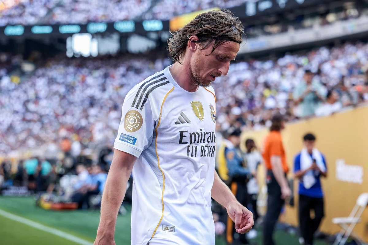AC Milan potwierdza: do klubu trafi jedna z największych gwiazd światowego futbolu. Luka Modrić po zakończeniu Klubowych Mistrzostw Świata w USA zasili szeregi "Rossonerich". Chorwat opuści Real Madryt, ponieważ klub nie zdecydował się przedłużyć mu kontraktu.