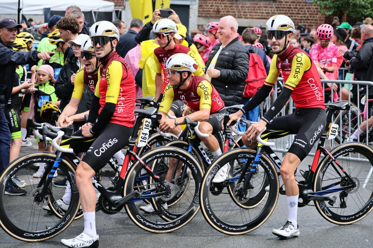 Zespół Cofidis może odetchnąć z ulgą. Wszystkie 11 rowerów, które zostały skradzione przed drugim etapem wyścigu kolarskiego Tour de France, wróciły do właścicieli. Sprzęt o wartości co najmniej 10 tysięcy euro za sztukę został odnaleziony przez francuską policję w dwóch turach, zaledwie kilkadziesiąt godzin po kradzieży.