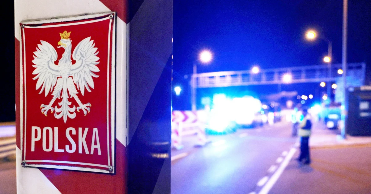 "Policja i Straż Graniczna mają wytyczne, żeby w sprawie tzw. patroli obywatelskich działać twardo. Od poniedziałku przejścia graniczne stały się obiektami infrastruktury krytycznej, gdzie osoby postronne nie mają dostępu" - powiedział w poniedziałek minister spraw wewnętrznych i administracji Tomasz Siemoniak. 