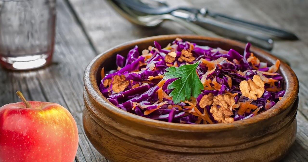 Znudziła ci się mizeria? Ta surówka to hit na lato! Zdrowa i pyszna