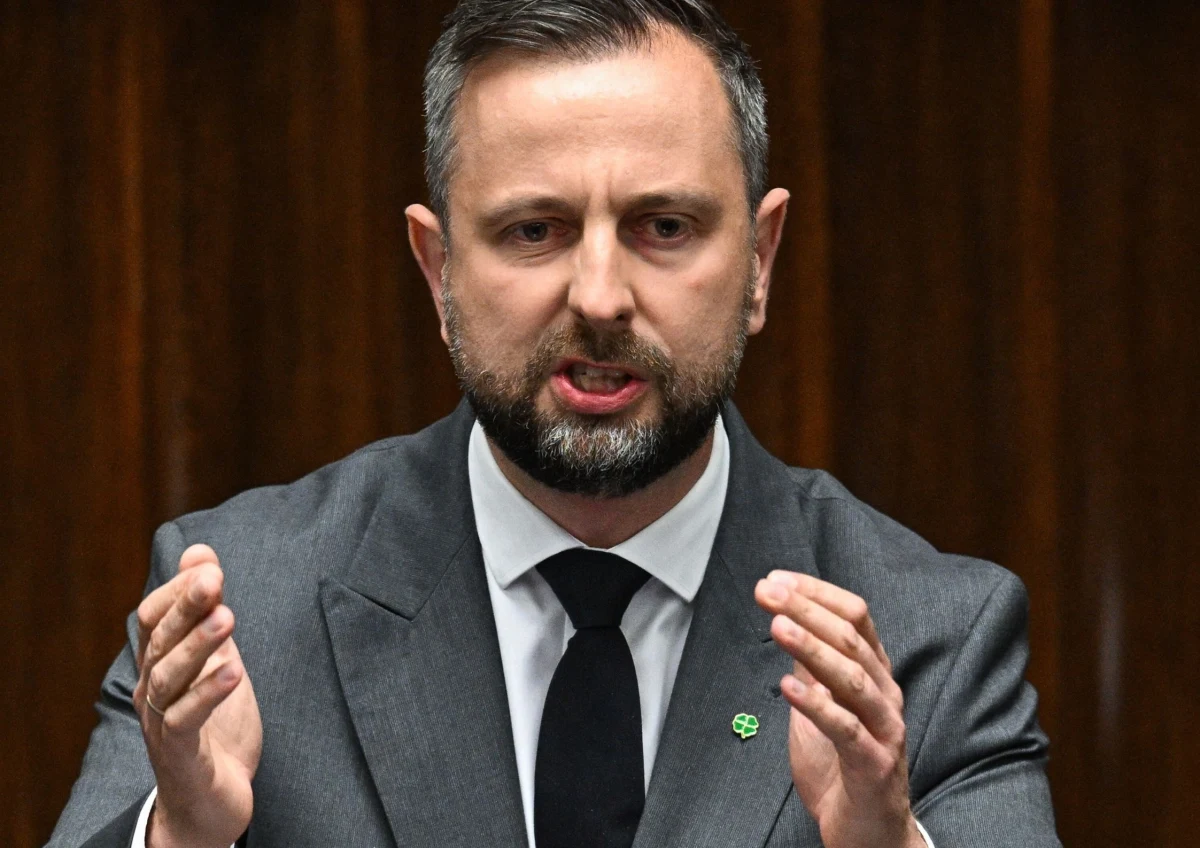 Władysław Kosiniak-Kamysz podczas wtorkowego wystąpienia w Sejmie odniósł się do kryzysu na granicy z Białorusią i konieczności wprowadzenia kontroli na przejściach z Niemcami i Litwą. "Wasz krzyk nie zagłuszy waszych wyrzutów sumienia i tego, że wpuściliście do Polski tysiące migrantów" - grzmiał w kierunku ław posłów PiS-u.