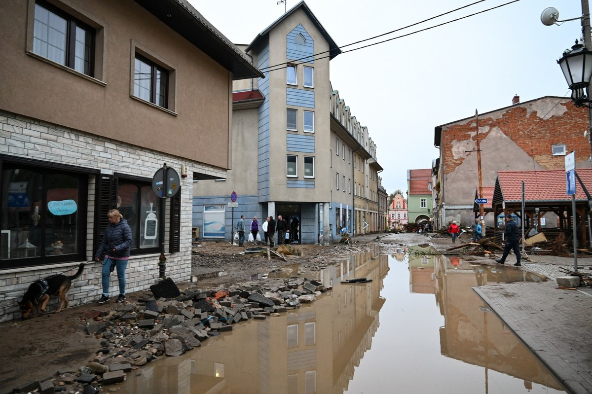Instytut Meteorologii i Gospodarki Wodnej na wspólnej konferencji prasowej z Wodami Polskimi przekazał nowe informację o sytuacji hydrologicznej w Polsce. "Nie notujemy stanów alarmowych i ostrzegawczych, ale sytuacja się zmieni" - przekazano. 