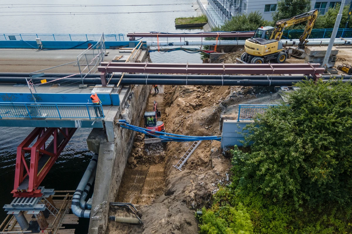 Za tydzień, 15 lipca, piesi i rowerzyści znów będą mogli korzystać z Mostu Siennickiego w Gdańsku. Zakończono prace stabilizujące konstrukcję, a kontrolerzy z Wojewódzkiego Inspektoratu Nadzoru Budowlanego potwierdzili, że poruszanie się po moście jest bezpieczne. Trwają ostatnie przygotowania do otwarcia.