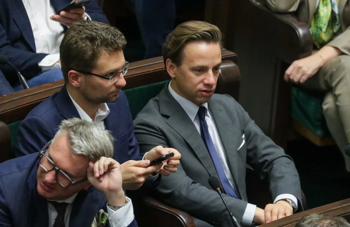 19 lipca w całej Polsce odbędą się protesty pod hasłem „Stop imigracji”, organizowane przez Konfederację – poinformował wiceszef klubu tej partii Michał Wawer. Jak dodał, demonstracje mają być wyrazem sprzeciwu wobec polityki migracyjnej obecnego rządu oraz – jak podkreślają organizatorzy – odpowiedzią na ostatnie incydenty z udziałem cudzoziemców. Konfederacja zapowiada, że manifestacje odbędą się zarówno w dużych, jak i mniejszych miastach w całym kraju.