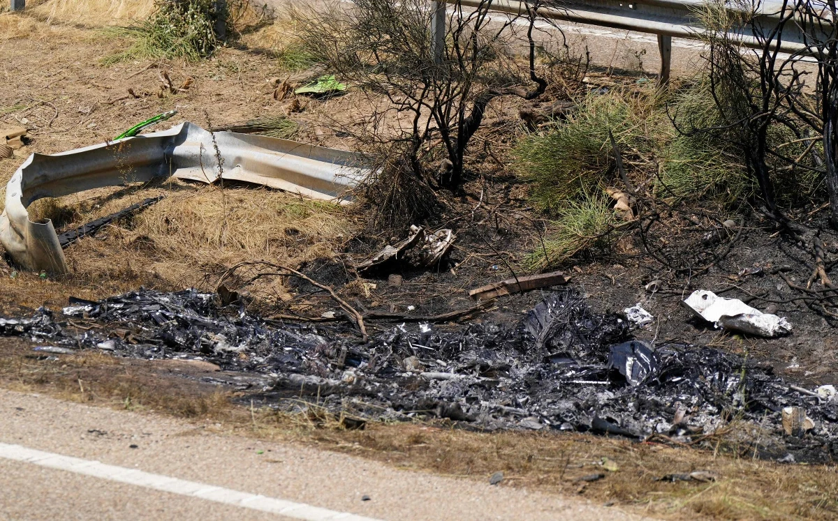 Wstępne ustalenia hiszpańskiej Gwardii Cywilnej wskazują, że nadmierna prędkość była główną przyczyną tragicznego wypadku, w którym zginął piłkarz Liverpoolu Diogo Jota oraz jego brat Andre. Do zdarzenia doszło w nocy z 2 na 3 lipca na autostradzie A52 w miejscowości Cernadilla. Śledczy analizują ślady pozostawione przez samochód. Co więcej: według najnowszych informacji to Diogo Jota prawdopodobnie prowadził pojazd w chwili wypadku.