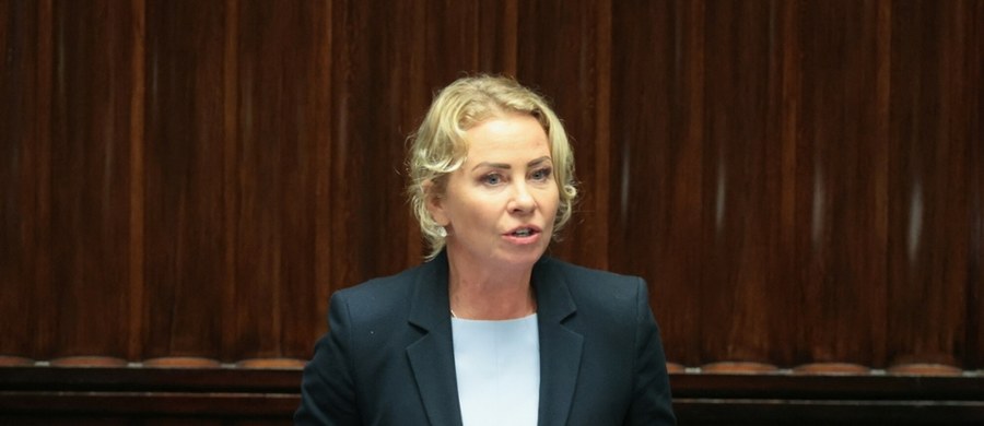 Izabela Bodnar, była kandydatka na prezydenta Wrocławia, odchodzi z Polski 2050 założonej przez Szymona Hołownię. "Szanowni Państwo, dziś złożyłam rezygnację z członkostwa w partii Polska 2050 oraz w klubie parlamentarnym (...). Polityka prowadzona przez liderów Polski 2050, stoi w dużej rozbieżności z wartościami, jakie mi przyświecają, z jakimi szliśmy do wyborów. Opiera się ona, w moim odczuciu, na z natury błędnej strategii" - podała w opublikowanym we wtorek po południu komunikacie. 