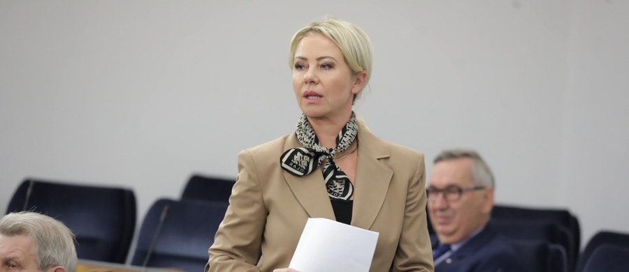 "Izabela (Bodnar) dostała jasny sygnał: wyczyszczenie wątpliwości wokół jej rodzinnej działalności biznesowej albo koniec kariery w Polsce 2050. Wybrała koniec kariery w Polsce 2050" - napisała Polska 2050. To reakcja na decyzję byłej kandydatki na prezydenta Wrocławia, która poinformowała o odejściu z ugrupowania założonego przez Szymona Hołownię.