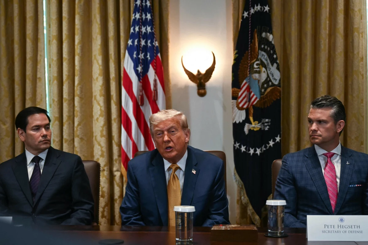 Donald Trump złamał się i zapowiedział, że Ukraina otrzyma od USA broń, która pozwoli bronić się przed rosyjską agresją. Oświadczenie prezydenta pojawia się w momencie krytycznym, w którym po pierwsze amerykańskie zapasy kluczowych komponentów, jak pociski Patriot znajdują się na wyczerpaniu, a po drugie gdy środowisko skupione wokół Trumpa jest mocno podzielone w kontekście wyznaczania kierunków polityki zagranicznej Stanów Zjednoczonych. W tym wsparcia dla Ukrainy.