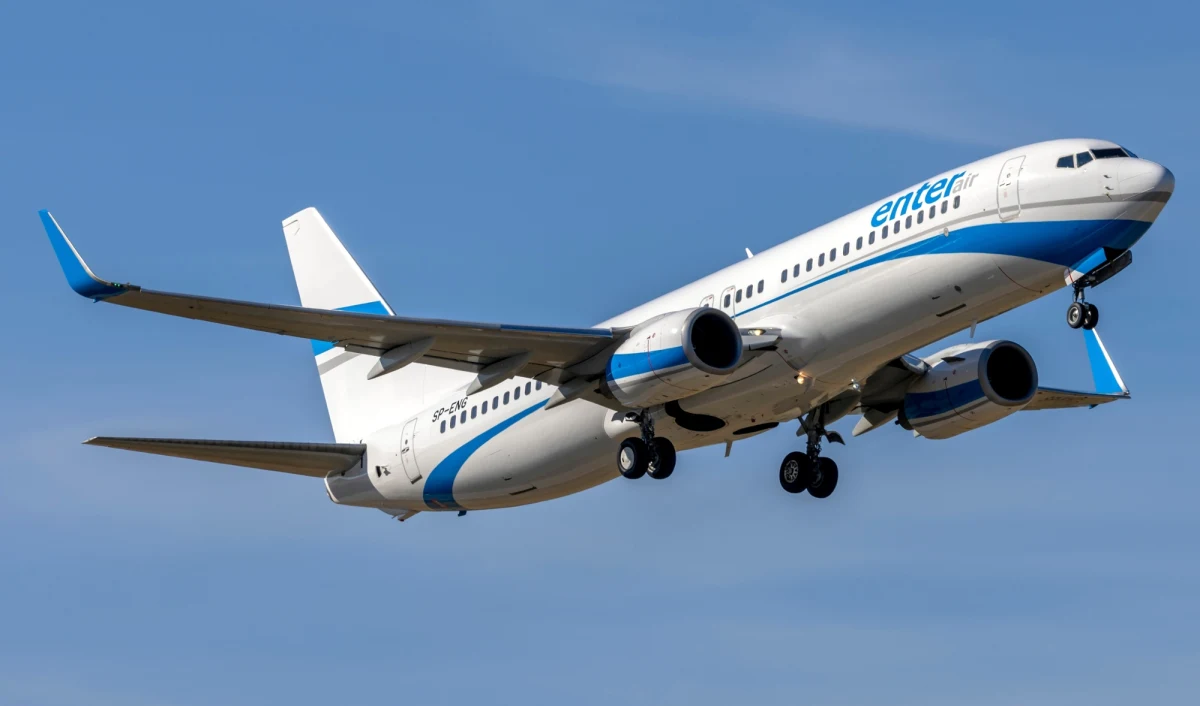 Kłopoty z niedziałającym ogrzewaniem przedniej szyby w samolocie lecącym z Warszawy do Egiptu. Jak dowiedziało się RMF FM, podjęto decyzję o lądowaniu w Katowicach-Pyrzowicach. Informację o zdarzeniu dostaliśmy na Gorącą Linię RMF FM. 