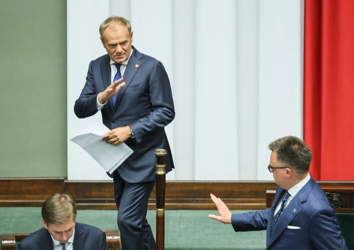 "Wyjaśnienia i deklarację Szymona Hołowni na dzisiejszym spotkaniu liderów Koalicji potraktowałem poważnie" - ogłosił we wtorek wieczorem na platformie X premier Donald Tusk. Jak można się domyślać, chodzi o głośne spotkanie marszałka Sejmu i lidera Polski 2050 z politykami Prawa i Sprawiedliwości. 
