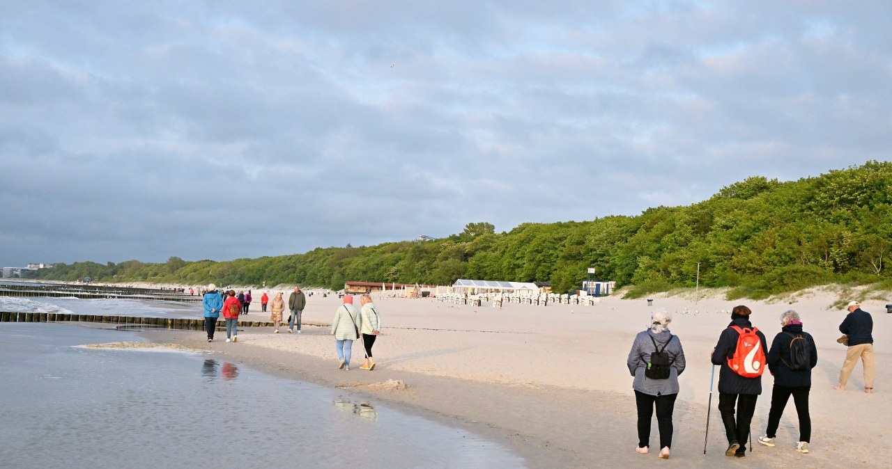 To największe uzdrowisko w Polsce. Ma wyjątkowy mikroklimat i lecznicze borowiny