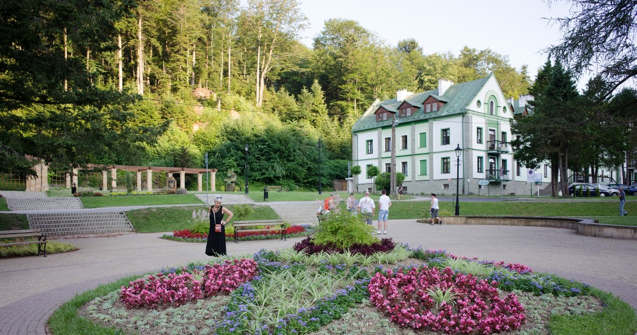To najmniejsze miasto uzdrowiskowe w Polsce. Kuracjusze chwalą wody mineralne