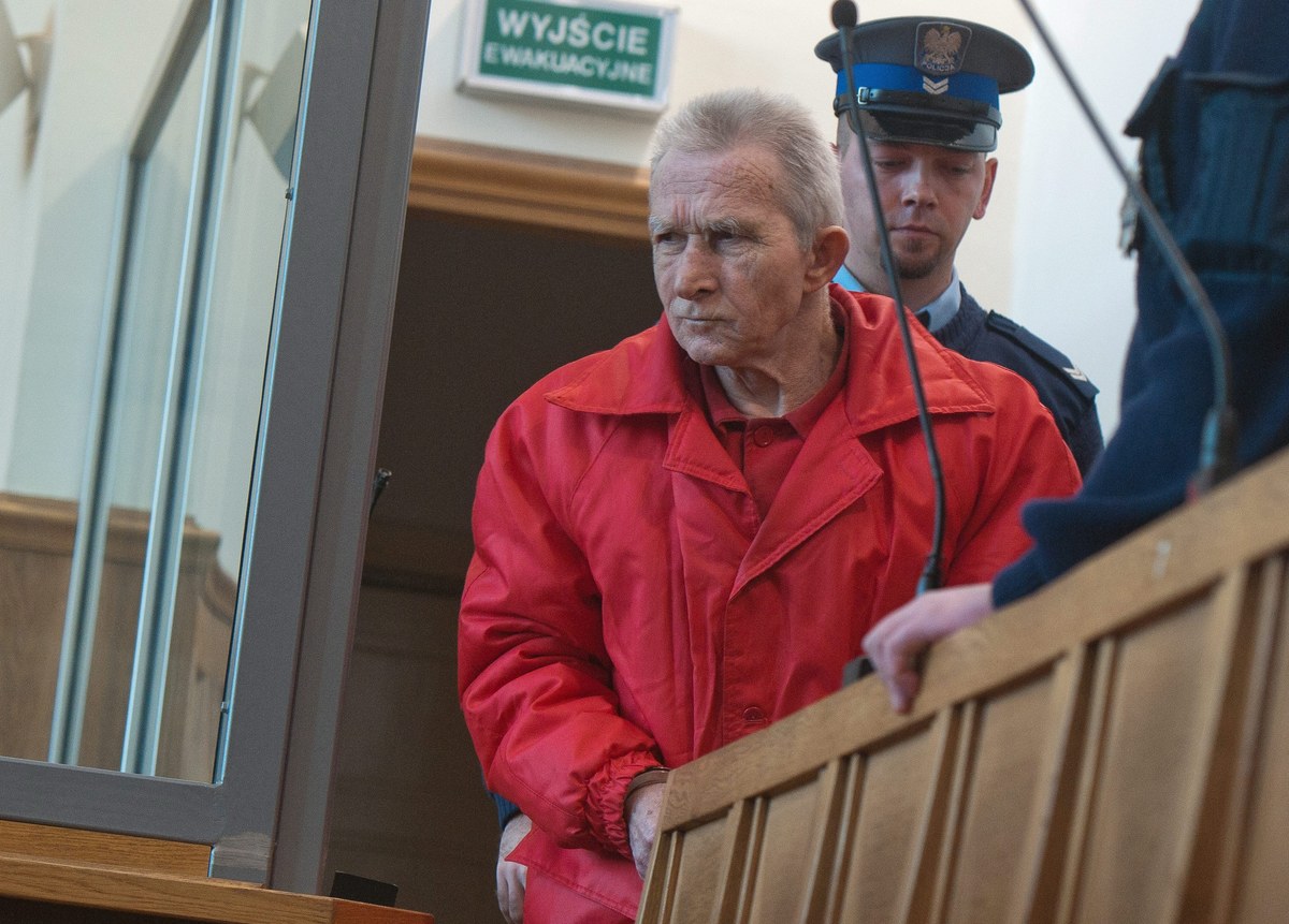 Ryszard Cyba, skazany w 2011 r. na dożywocie za zabójstwo Marka Rosiaka w łódzkim biurze Prawa i Sprawiedliwości, został umieszczony w szpitalu psychiatrycznym. Taką decyzję podjął Sąd Rejonowy w Wołowie. W lutym Cyba opuścił zakład karny ze względu na zły stan zdrowia. 
