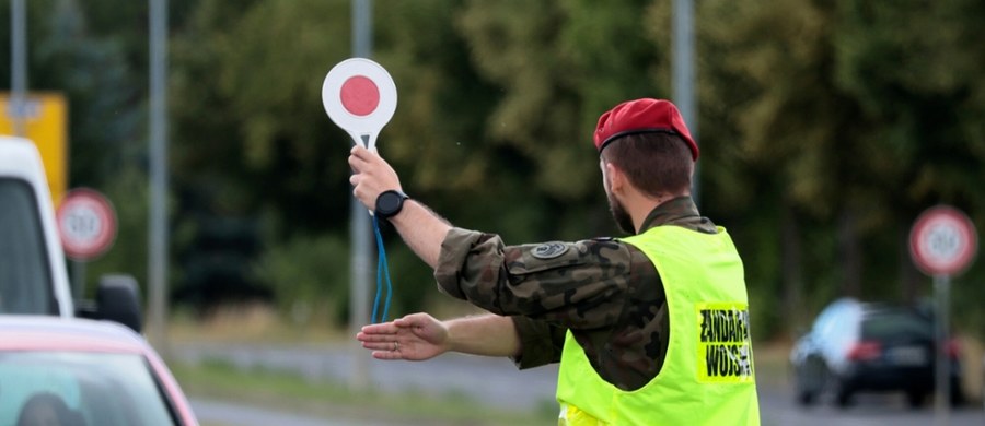 "Do tej pory skontrolowanych zostało 25 tysięcy osób. W tym na obydwu granicach zatrzymane zostały osoby, które dopuszczały się nielegalnego przekraczania granicy" - przekazał podczas konferencji w środę po południu szef MSWiA Tomasz Siemoniak.