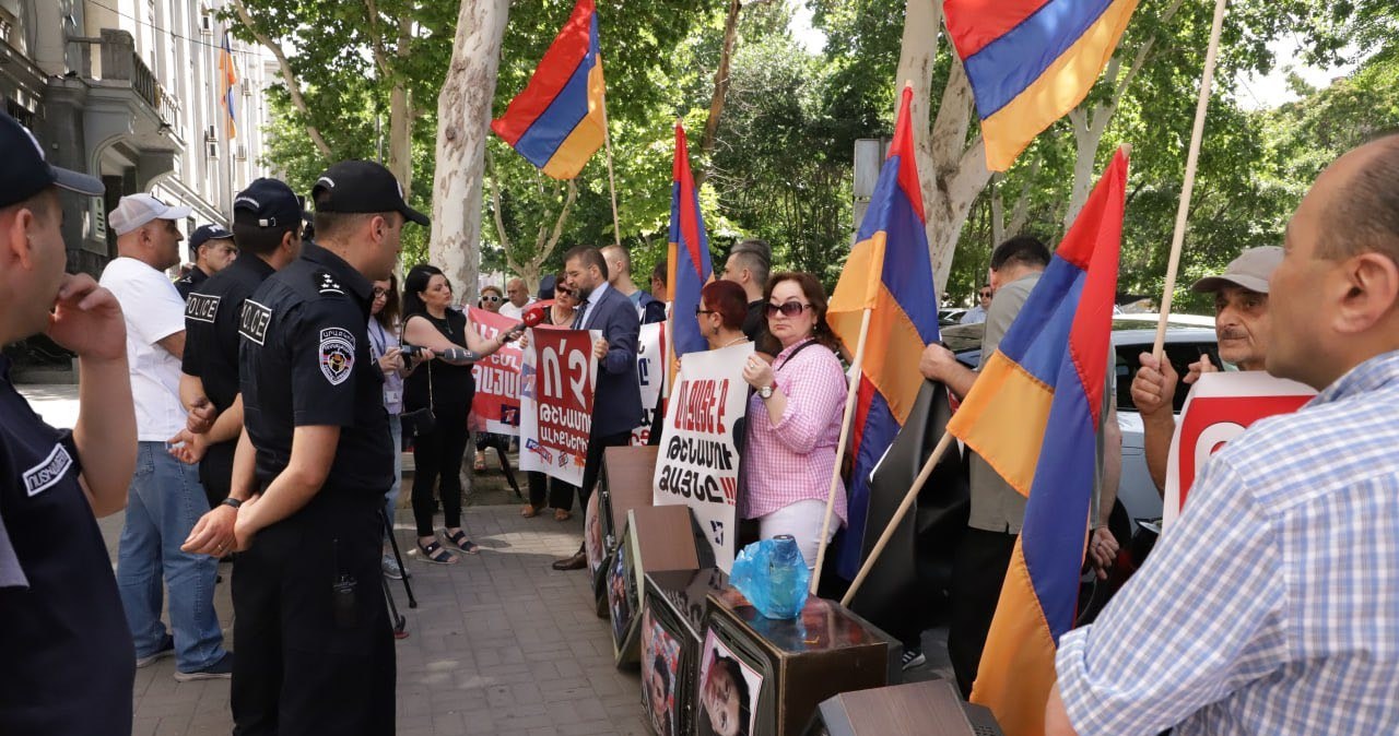 Mają dość wpływów Kremla, wyszli na ulice. "Zamknij się, Rosjo!"