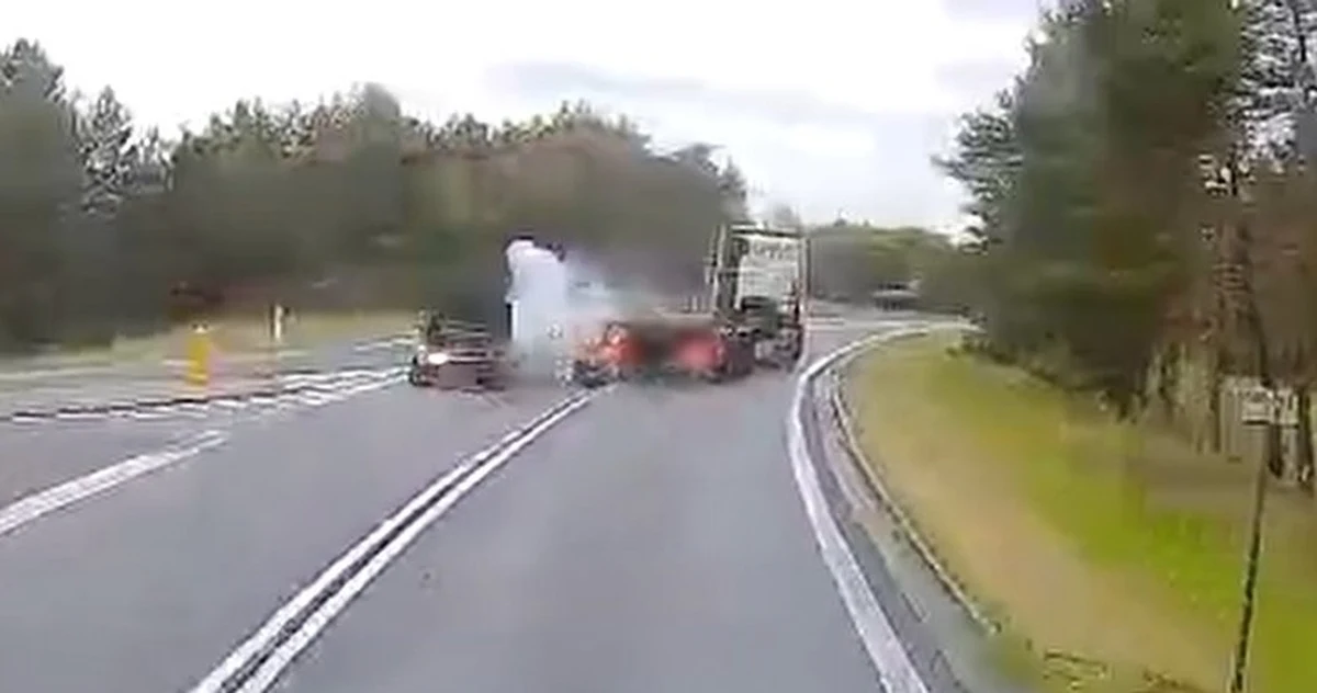 Rozpędzone ciężarowe volvo tylko cudem nie zmasakrowało wyjeżdżającej zza zakrętu osobowej toyoty. Kierowca ciężarówki jechał za szybko i wpadł w poślizg. To, co stało się później, może przyprawić o gęsią skórkę. Policja zamieściła film ku przestrodze.