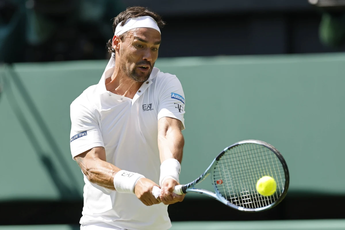 Włoski tenisista Fabio Fognini ogłosił zakończenie swojej 21-letniej kariery. Ostatni mecz rozegrał podczas Wimbledonu, gdzie po pięciosetowym boju z Carlosem Alcarazem pożegnał się z kibicami przy owacjach na stojąco. Na swoim koncie ma m.in. zwycięstwo w grze podwójnej w wielkoszlemowym Australian Open.